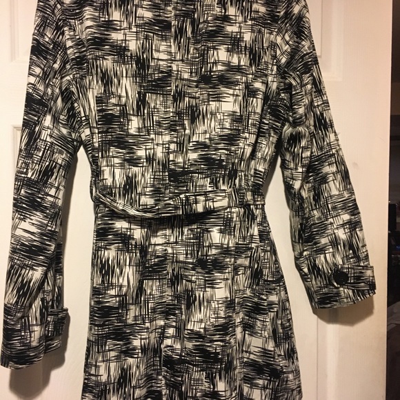 Overcoat/Belted Rain Coat - Picture 4 of 4